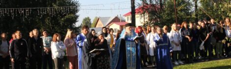 Священник благословил студентов на начало нового учебного года